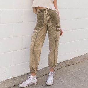 URBAN OUTFITTERS Ledge Block Cargo Pant in Olive